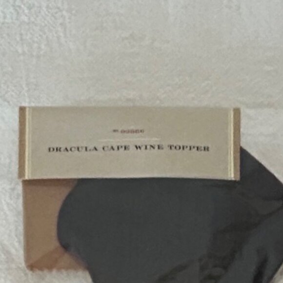 Pottery Barn Small Dracula Cape Wine Topper for Wine Bottle NWT - Picture 4 of 4
